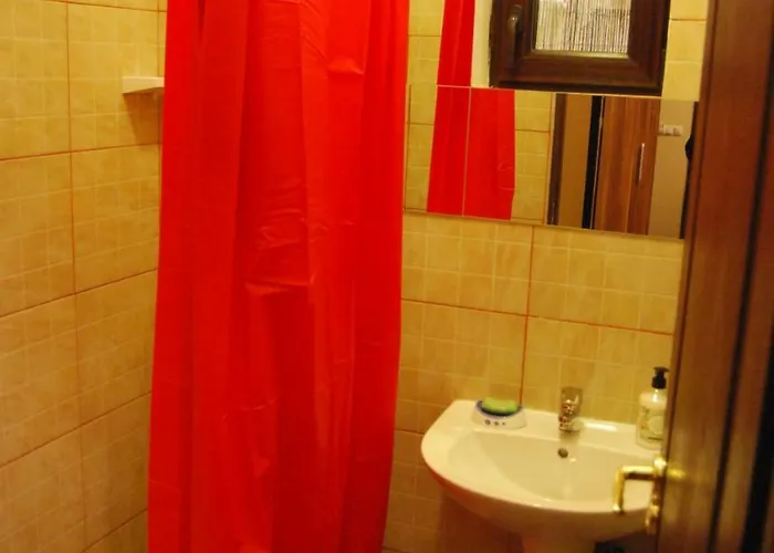 Motor House Unirii בית הארחה 3*